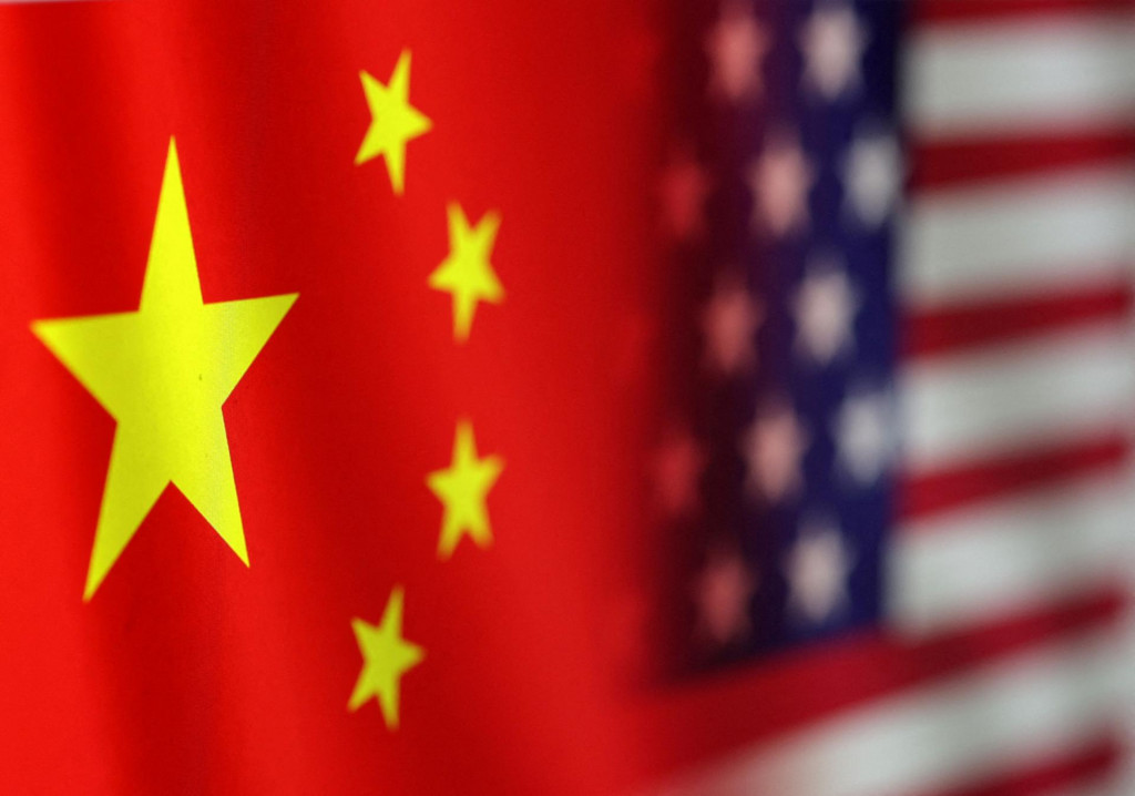 Vlajky Číny a USA. FOTO: REUTERS