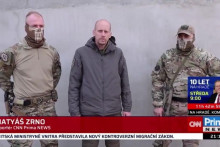Český novinár Matyáš Zrno vyspovedal dvoch Slovákov bojujúcich za Ukrajinu. FOTO: Reprofoto/Twitter/CNNPrimaNEWS