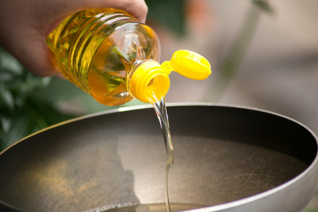 Prskajúci olej dokáže poriadne znepríjemniť varenie.