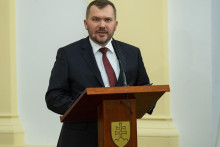 Minister spravodlivosti Viliam Karas predkladá návrh, s ktorým nesúhlasí. FOTO: TASR/J. Kotian