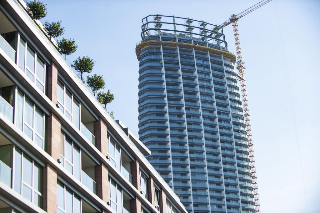 Prv&yacute; slovensk&yacute; mrakodrap Eurovea Tower. FOTO: TASR/Jakub Kotian