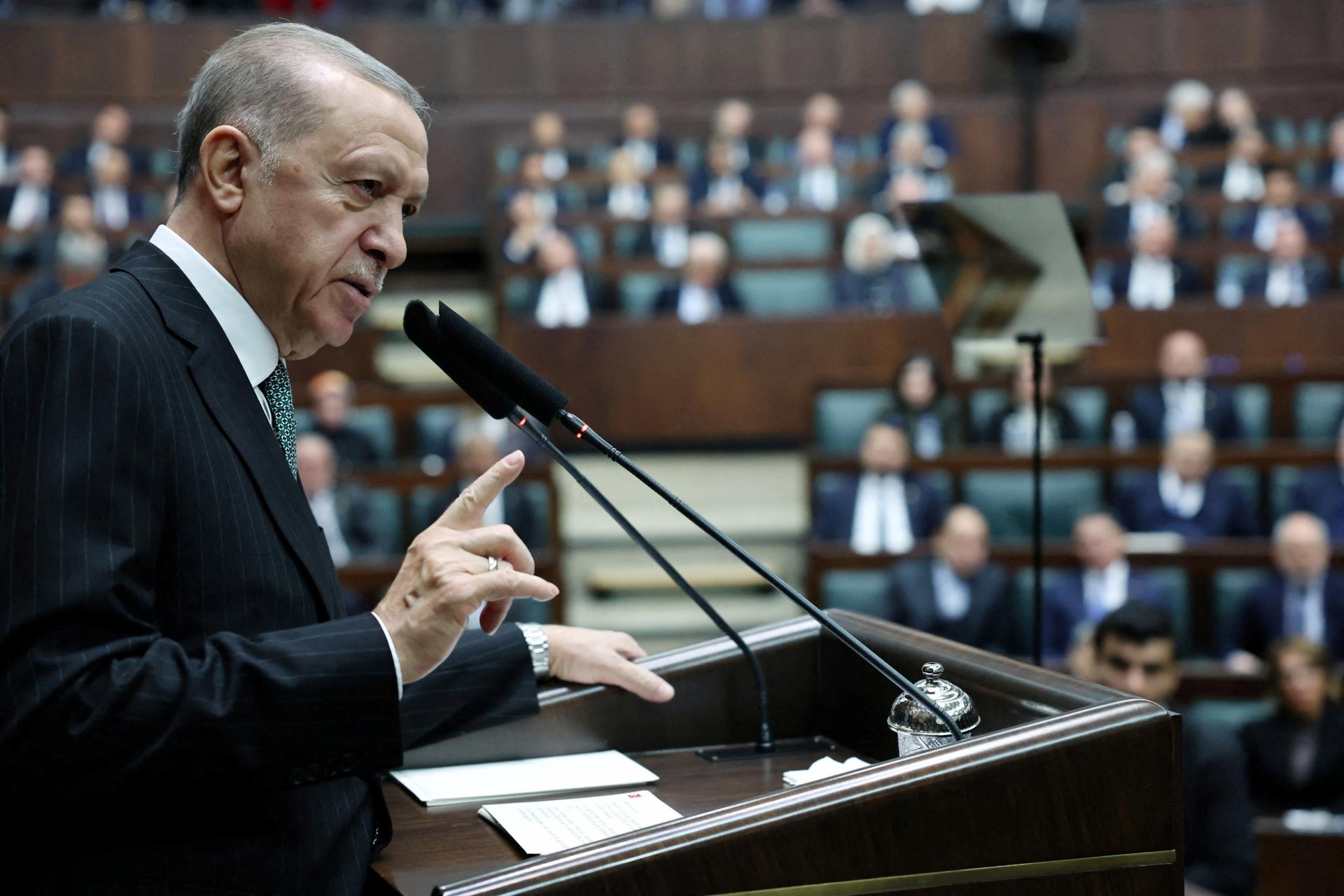 Turci si vo voľbách budú vyberať z 36 politických strán, vrátane strany, ktorá čelí zákazu kvôli terorizmu