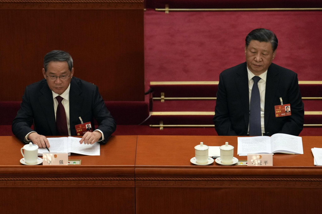 Čínsky prezident Si Ťin-pching (vpravo) a čínsky premiér Li Čchiang. FOTO: TASR/AP