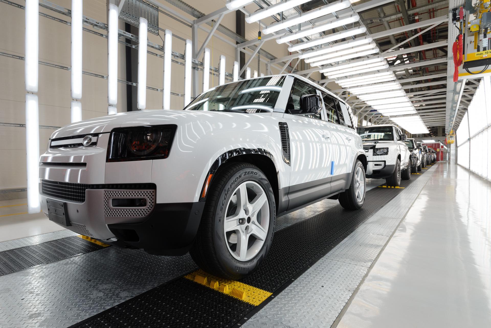 Jaguar Land Rover vytvorí v nitrianskom závode tristo nových pracovných miest