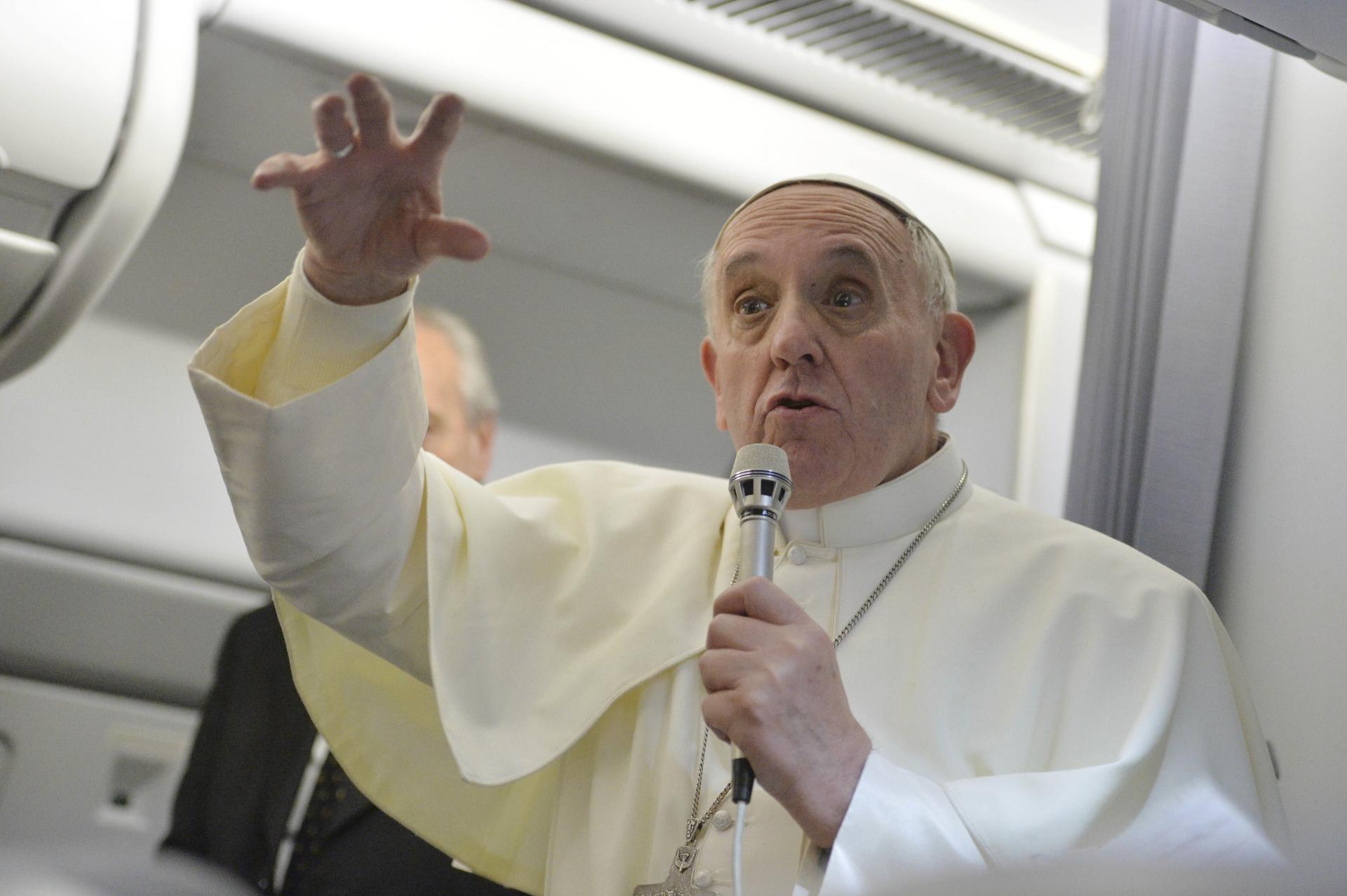 Podcastom „podľahla“ už aj Svätá stolica. Pápež ich spustil na výročie svojho zvolenia, volajú to popecast