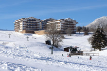Na snímke hotely pri lyžiarskom stredisku na Donovaloch pri Banskej Bystrici. FOTO: TASR/Ján Krošlák