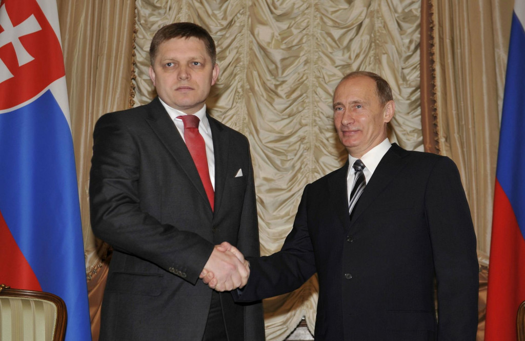 Na archívnej snímke z novembra 2009 je vtedajší ruský premiér Vladimir Putin a vtedajší predseda slovenskej vlády Robert Fico.

FOTO: TASR/P. Neubauer
