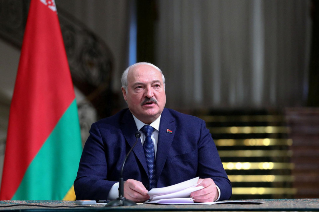Bieloruský prezident Alexander Lukašenko sa 13. marca 2023 zúčastňuje tlačovej konferencie s iránskym prezidentom v Teheráne. FOTO: Reuters