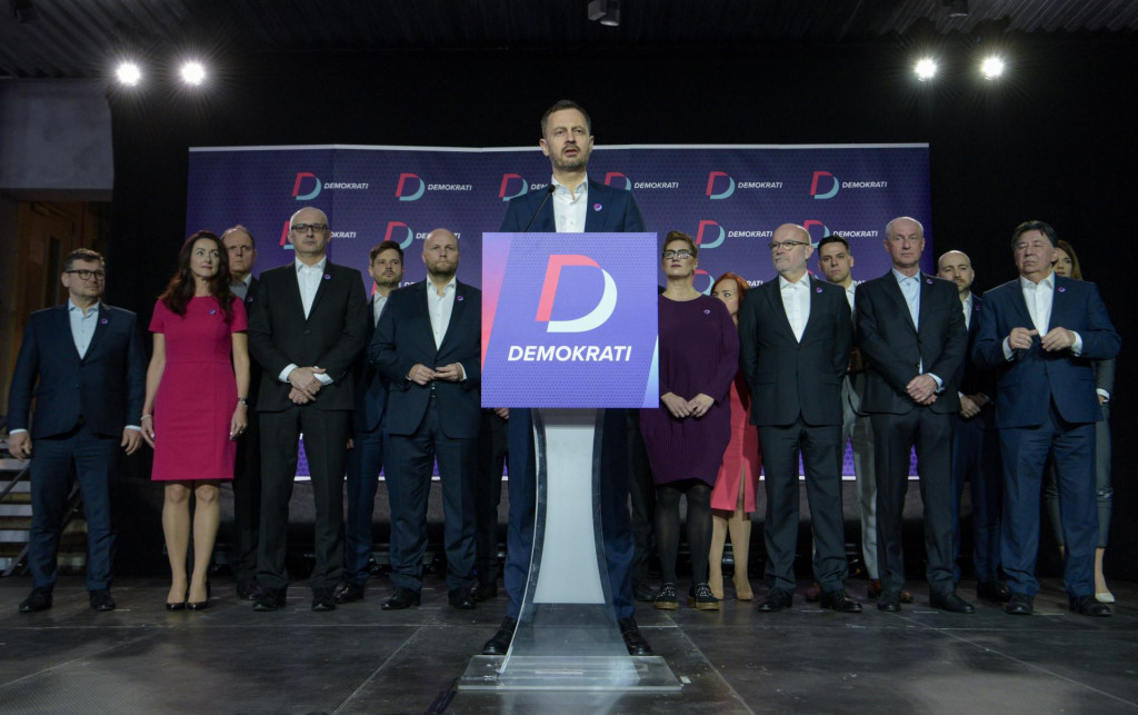 Na snímke dočasne poverený predseda vlády Eduard Heger k predstaveniu novej politickej strany Demokrati. FOTO: TASR/P. Zachar