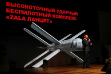 Holding Kalašnikov predstavil dron Lancet na vojenskom veľtrhu v júni 2019. FOTO: Profimedia
