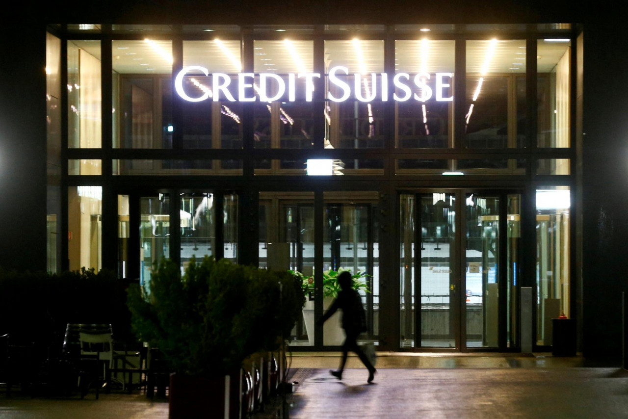 Акции в США в основном ослабли из-за проблем Credit Suisse, которому инвестор больше не будет направлять финансовую помощь