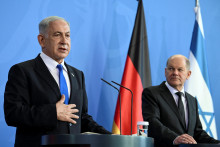 Nemecký kancelár Olaf Scholz a izraelský premiér Benjamin Netanjahu. FOTO: Reuters