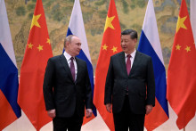 Ruský prezident Vladimir Putin s čínskym prezidentom Si Ťin-pchingom v Pekingu, 4. februára 2022. FOTO: REUTERS