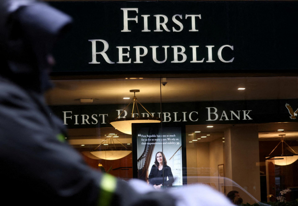 Pobočka First Republic Bank v New Yorku. FOTO: Reuters
