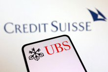 Logo skupiny UBS a Credit Suisse. FOTO: Reuters