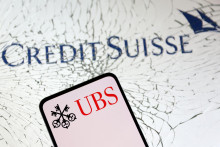 Logá švajčiarskych veľkobánk UBS Group a Credit Suisse čoskoro zaniknú a po fúzii ostane len jedno meno. FOTO: REUTERS