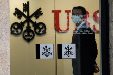 Globálna švajčiarska UBS banka kúpila potápajúcu sa Credit Suisse za viac ako tri miliardy frankov. FOTO: REUTERS