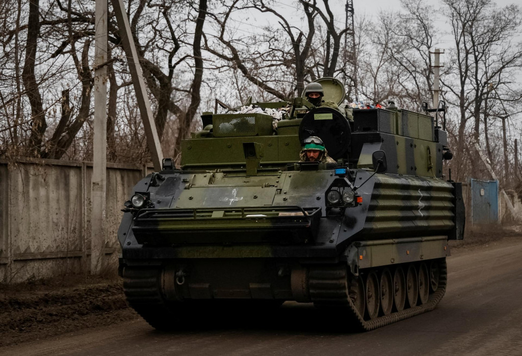 V bachmutskom smere ukrajinskí obrancovia odrazili útoky nepriateľa pri obciach Bachmut, Ivanivske, Bohdanivka a Hryhorivka, uvádza velenie ukrajinských ozbrojených síl s odvolaním sa na miesta v Doneckej oblasti. ​FOTO: REUTERS