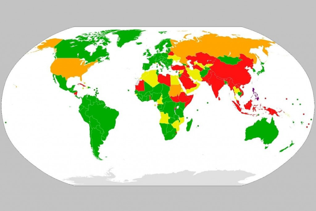 Mapa sveta podľa uznania Rímskeho štatútu Medzinárodného súdneho tribunálu v Haagu jednotlivými krajinami (zelené krajiny štatút podpisom uznali, žlté štáty svoj podpis neratifikovali, fialové štáty následne od svojho členstva odstúpili, oranžové štáty svoj podpis odvolali, červené štáty nikdy štatút neuznali) MAPA: Public domain, via Wikimedia Commons