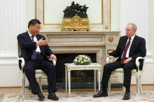 Ruský prezident Vladimir Putin a  čínsky prezident Si Ťin-pching počas stretnutia v Kremli v Moskve 20. marca 2023. FOTO: TASR/AP
