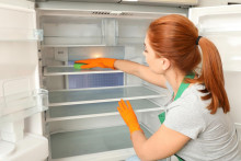 Na umývanie chladničky použite saponát aj ocot.