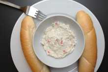Aj treska v majonéze s prívlastkom exclusive je jedným zo zastropovaných výrobkov. Do zoznamu ju zaradila Billa. Kaufland zas ponúka pultovú váženú tresku. FOTO: Wikimedia Commons/lyuksk
