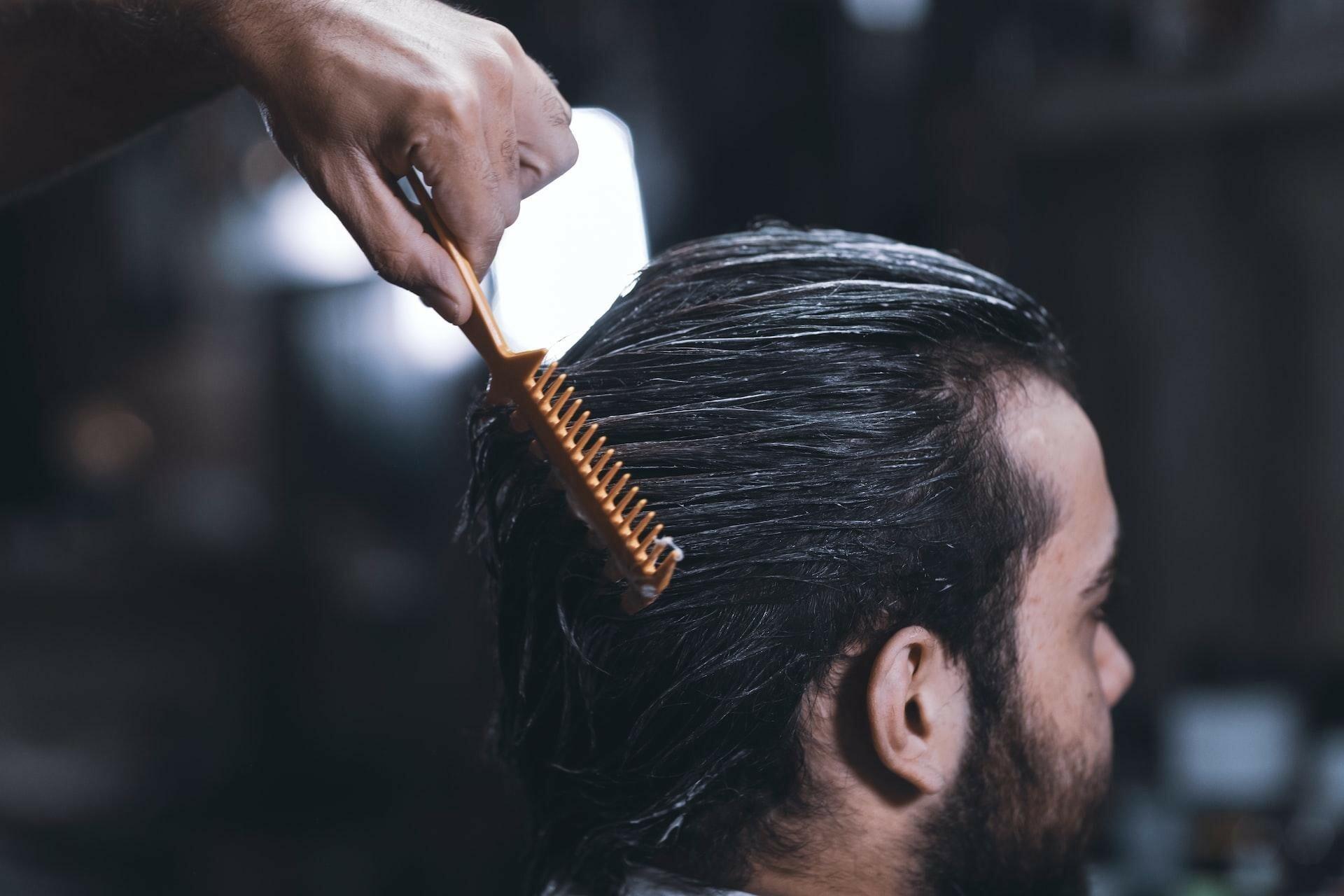 Starostlivosť o vlasovú pokožku a zdravie vlasov u mužov: Na čo nezabúdať?