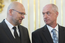 Exminister Richard Sulík a aktuálny šéf rezortu hospodárstva Karel Hirman. FOTO: TASR/M. Baumann