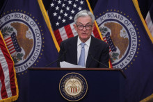 Šéf amerického Fedu Jerome Powell oznamuje vo Washingtone DC, že centrálna banka zvyšuje úrokové sadzby na najvyššiu úroveň od agusta 2007. SNÍMKA: REUTERS