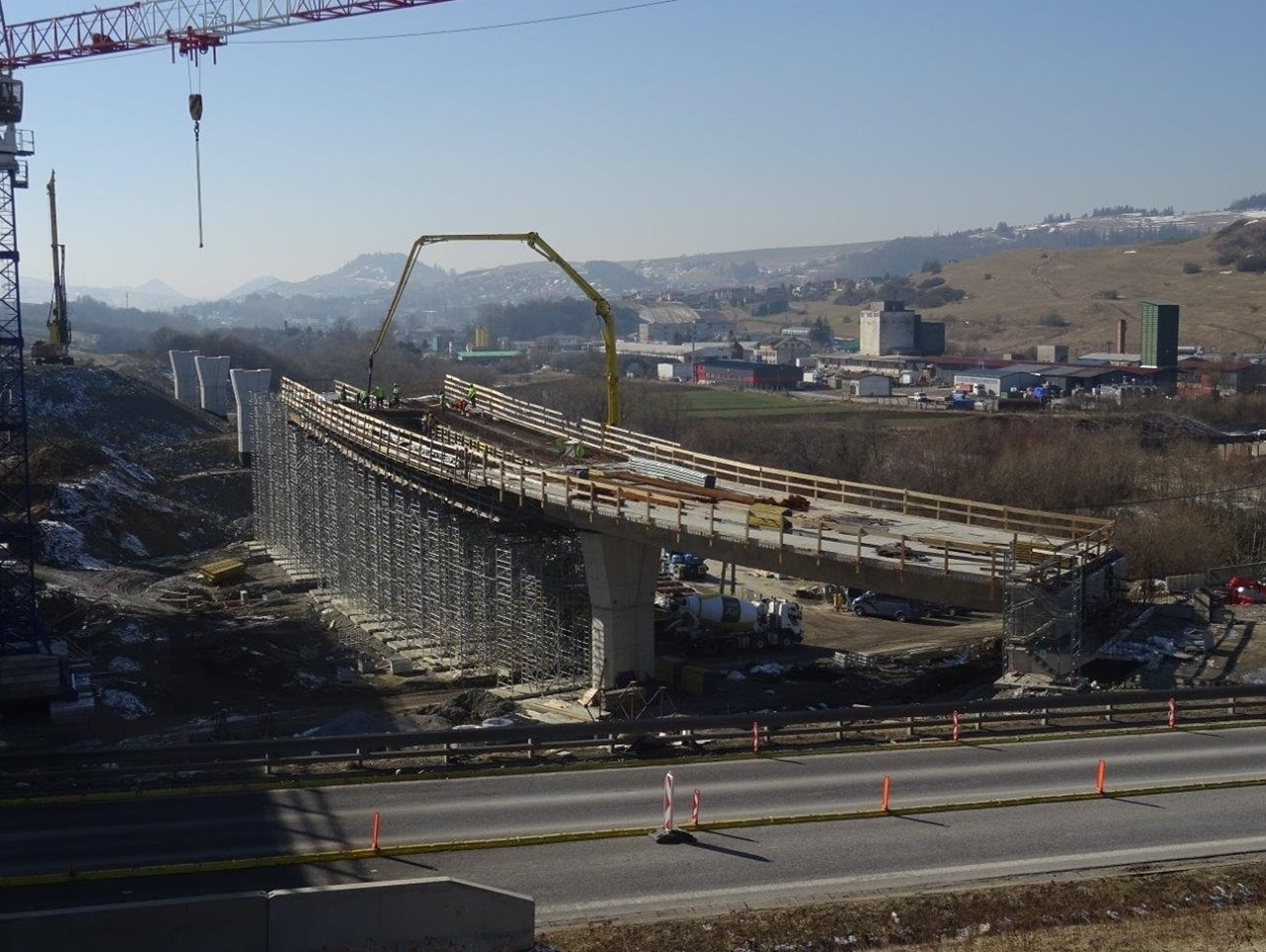 Na stavbe diaľnice R3 v úseku Tvrdošín - Nižná musia riešiť úpravu technológie