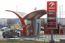 Ceny na pumpách by mali onedlho klesnúť pod hranicu 1,50 eura za liter.

FOTO: HN/Pavol Funtál