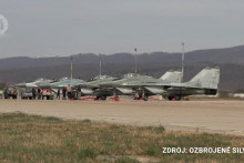 Slovenské MiG-29 na leteckej základni Sliač na Slovensku. FOTO: REUTERS