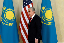 Kazachstan je jedným z najbližších partnerov Moskvy, sankcie na Rusko za jeho agresiu voči Ukrajine neuvalil. Táto stredoázijská krajina však udržiava aj blízke obchodné vzťahy s Európskou úniou. FOTO: TASR/AP