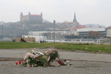 Miesto, kde umrel Daniel Tupý, odhalenie pamätnika na Tyršovom nábreží. FOTO: HN