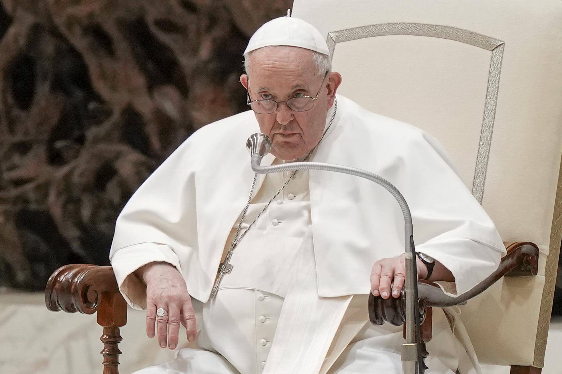 Pápež rozšíril opatrenia na boj proti zneužívaniu v cirkvi. Oznamovanie je povinné