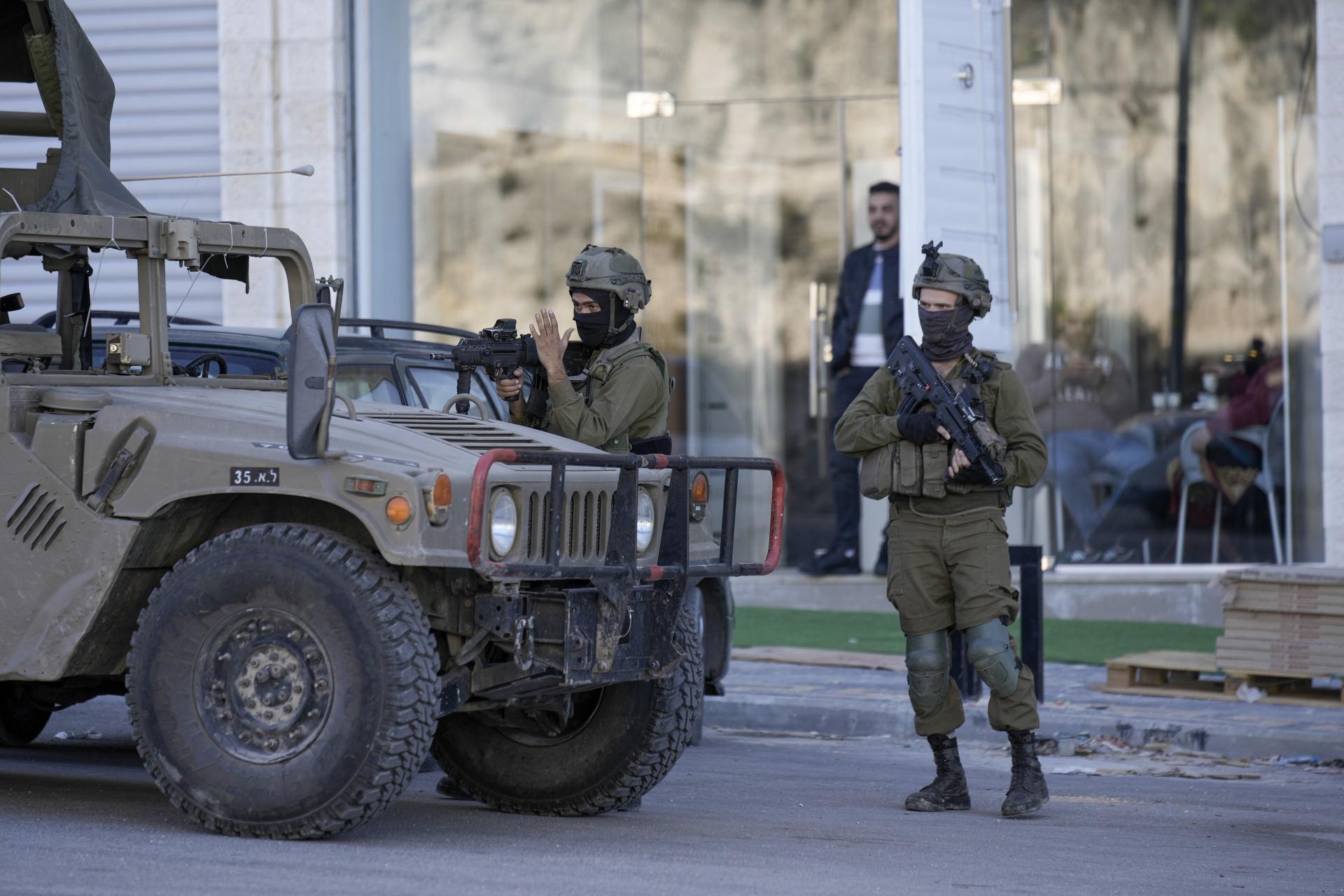 Pri streľbe zranili dvoch izraelských vojakov. K útoku sa hlási Ľudový front pre oslobodenie Palestíny