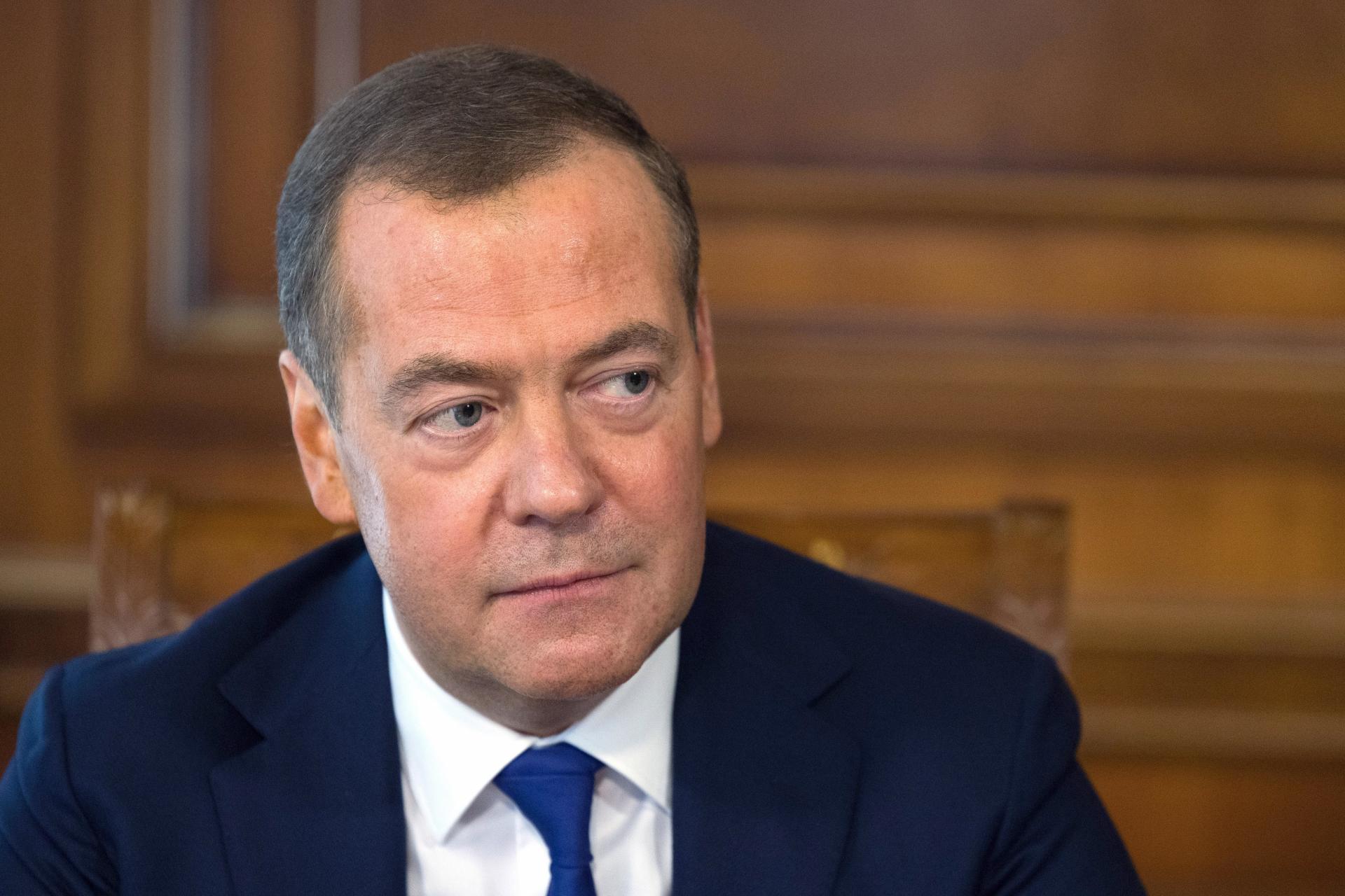 Rusko hrozí jadrovými zbraňami v prípade pokusu Ukrajiny získať Krym, tvrdí Dmitrij Medvedev
