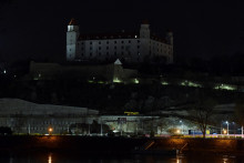Aj Bratislavský hrad vypne svoje osvetlenie na Hodinu Zeme.