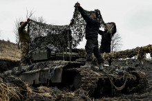 Tank na Ukrajine. FOTO: Reuters