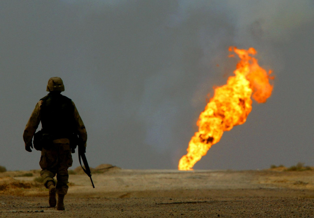Plameň z ropnej rafinérie, ilustračný obrázok. FOTO: Reuters