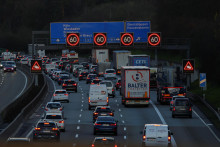 Premávka v nemeckom meste Frankfurt. Ilustračná snímka: Reuters