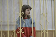 Dvadsaťročná Olesja Krivicovová, ktorú Rusko kvôli jej odporu k vojne na Ukrajine viní z diskreditácie ruskej armády. FOTO: RU TV