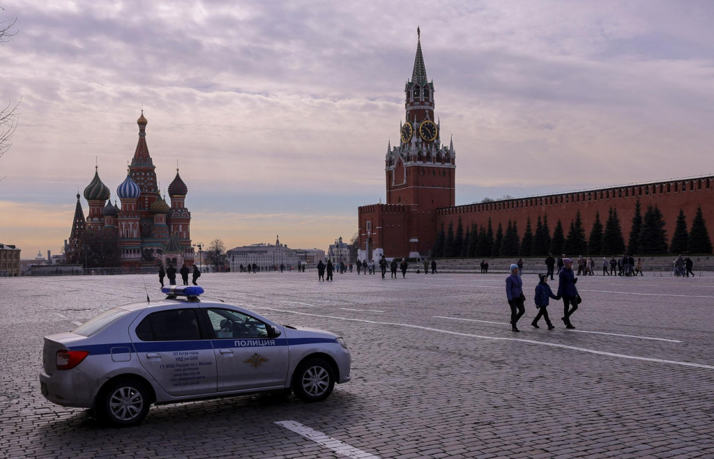 Policajné auto v Moskve. FOTO: Reuters