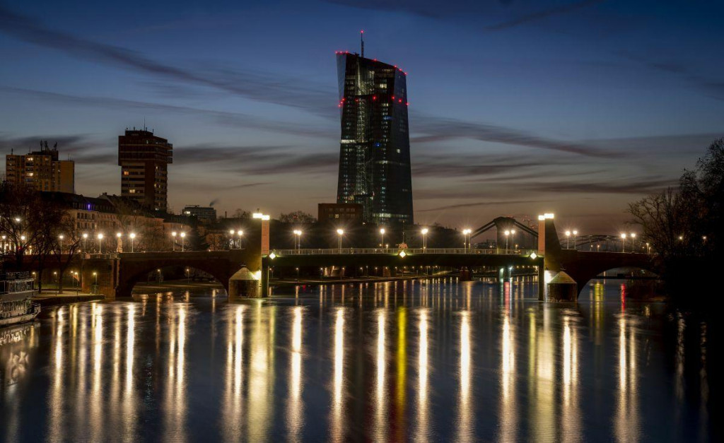 Budova Európskej centrálnej banky vo Frankfurte nad Mohanom. FOTO: TASR/AP