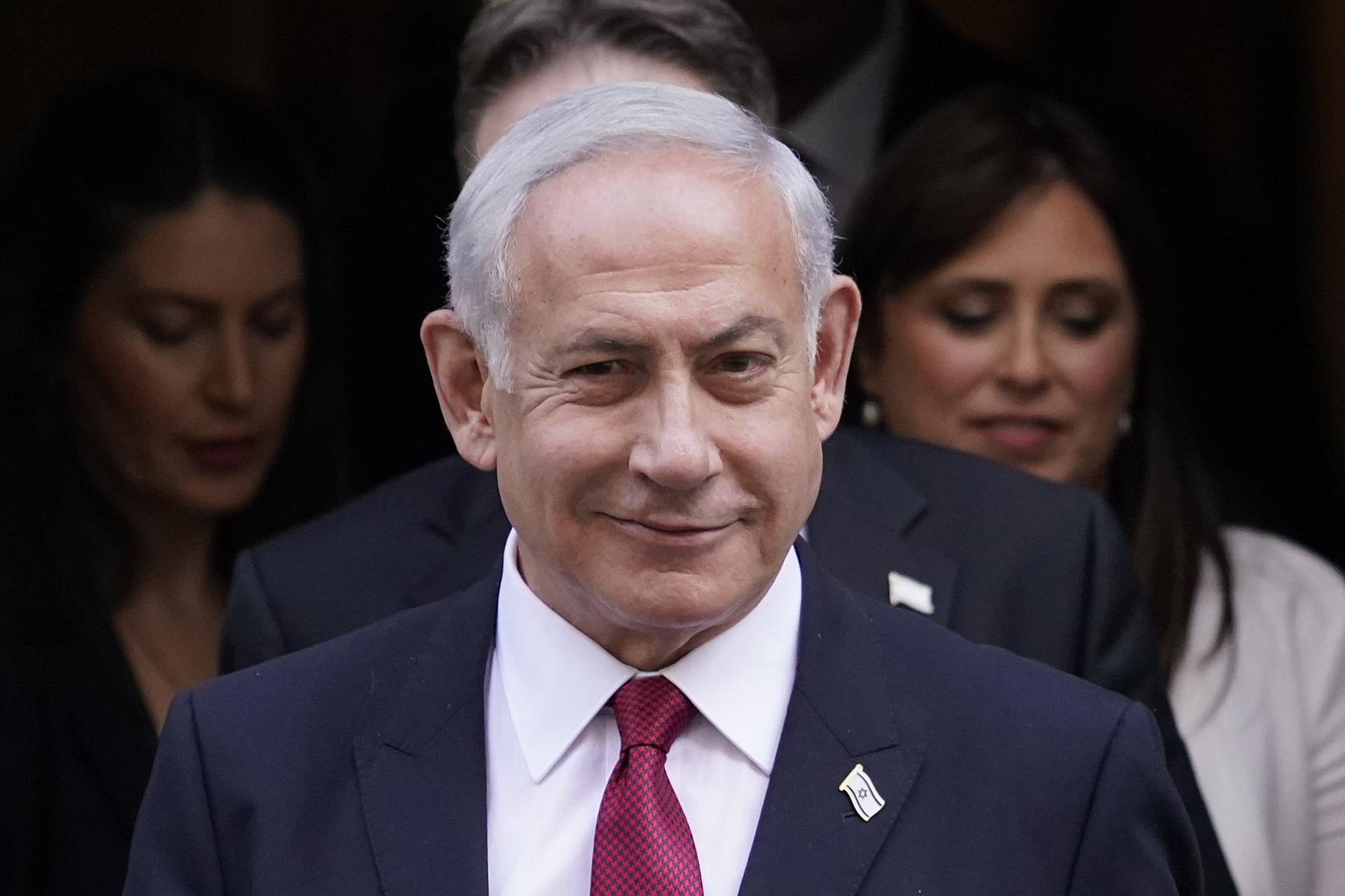 Biden vyzval Netanjahua, aby upustil od justičnej reformy, ktorá vyvolala protesty. Pozývať ho neplánuje
