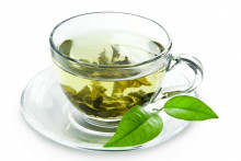 Zelený čaj obsahuje kofeín, ktorý podporuje činnosť metabolizmu.