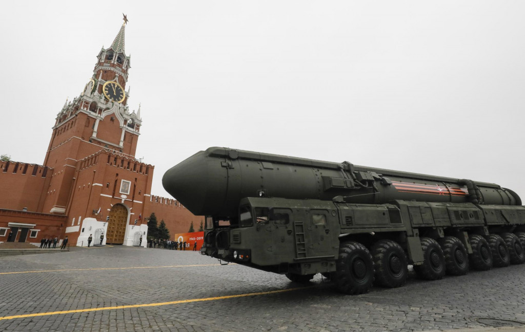 Medzikontinentálna balistická raketa Jars na vojenskej prehliadke v Moskve. FOTO: Reuters