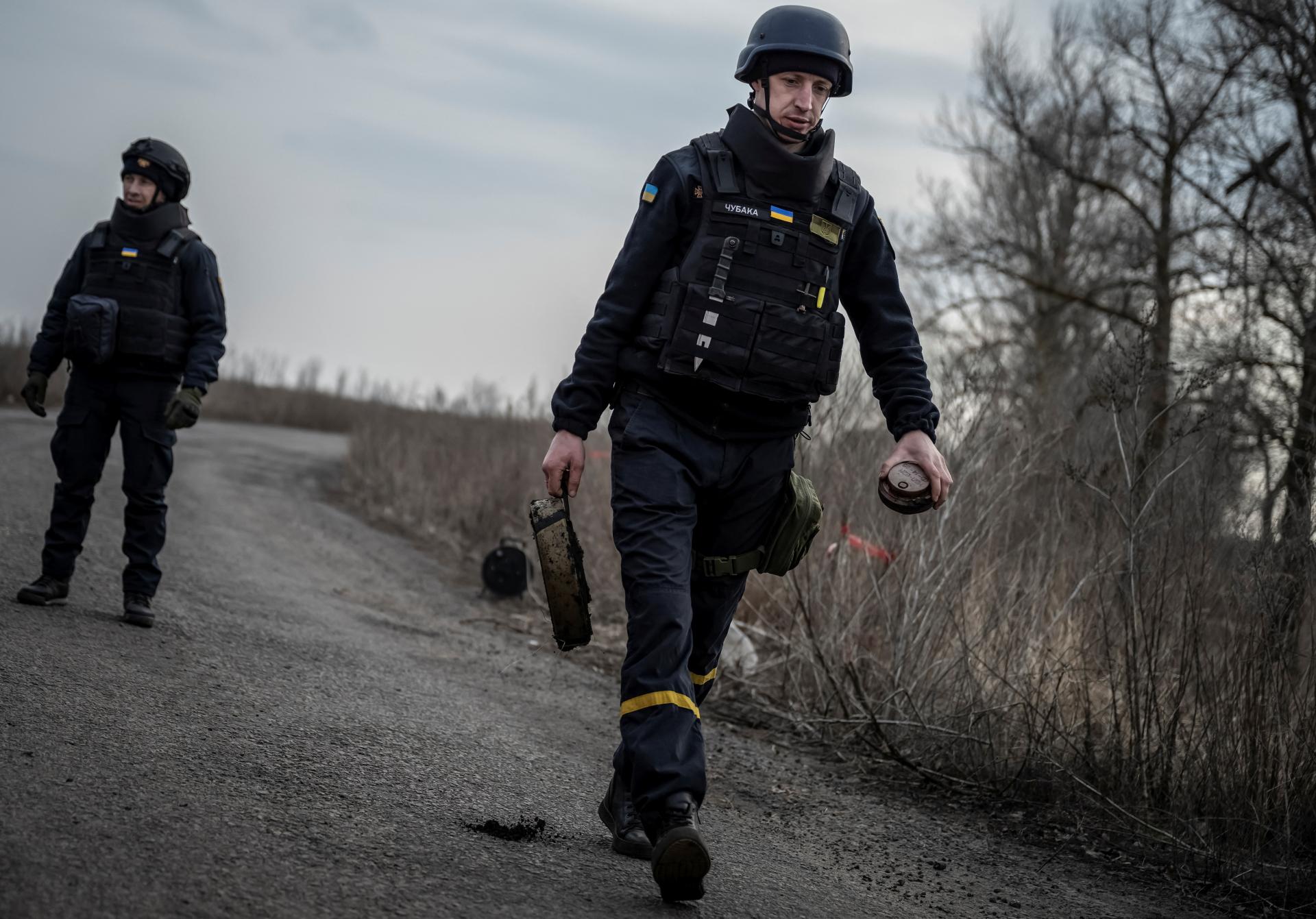 Mína v lese na juhu Ukrajiny zabila jedného muža, druhého zranila. Vybuchla pod autom