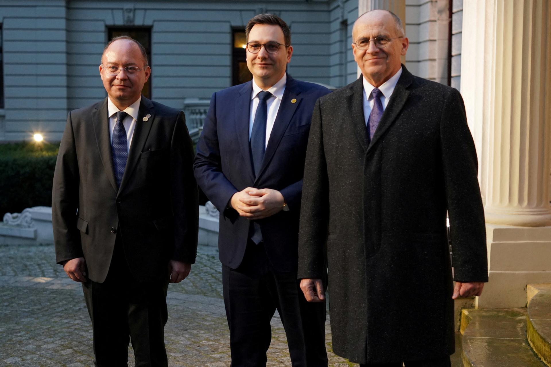 Ministri bukurešťskej deviatky začali rokovať o dopadoch vojny na NATO