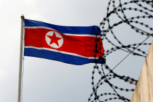Vlajka Kórejskej ľudovodemokratickej republiky. FOTO: Reuters